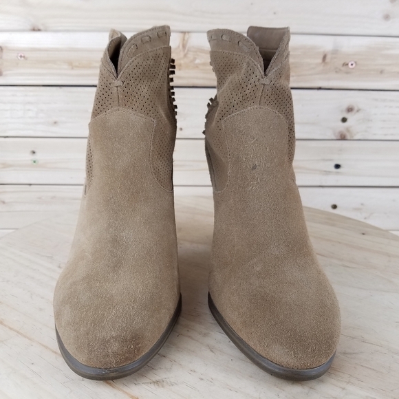 Vince Camuto FRETZIA Perforated Suede/Leather Western Ankle Boots Booties 9M NEW - Picture 2 of 12